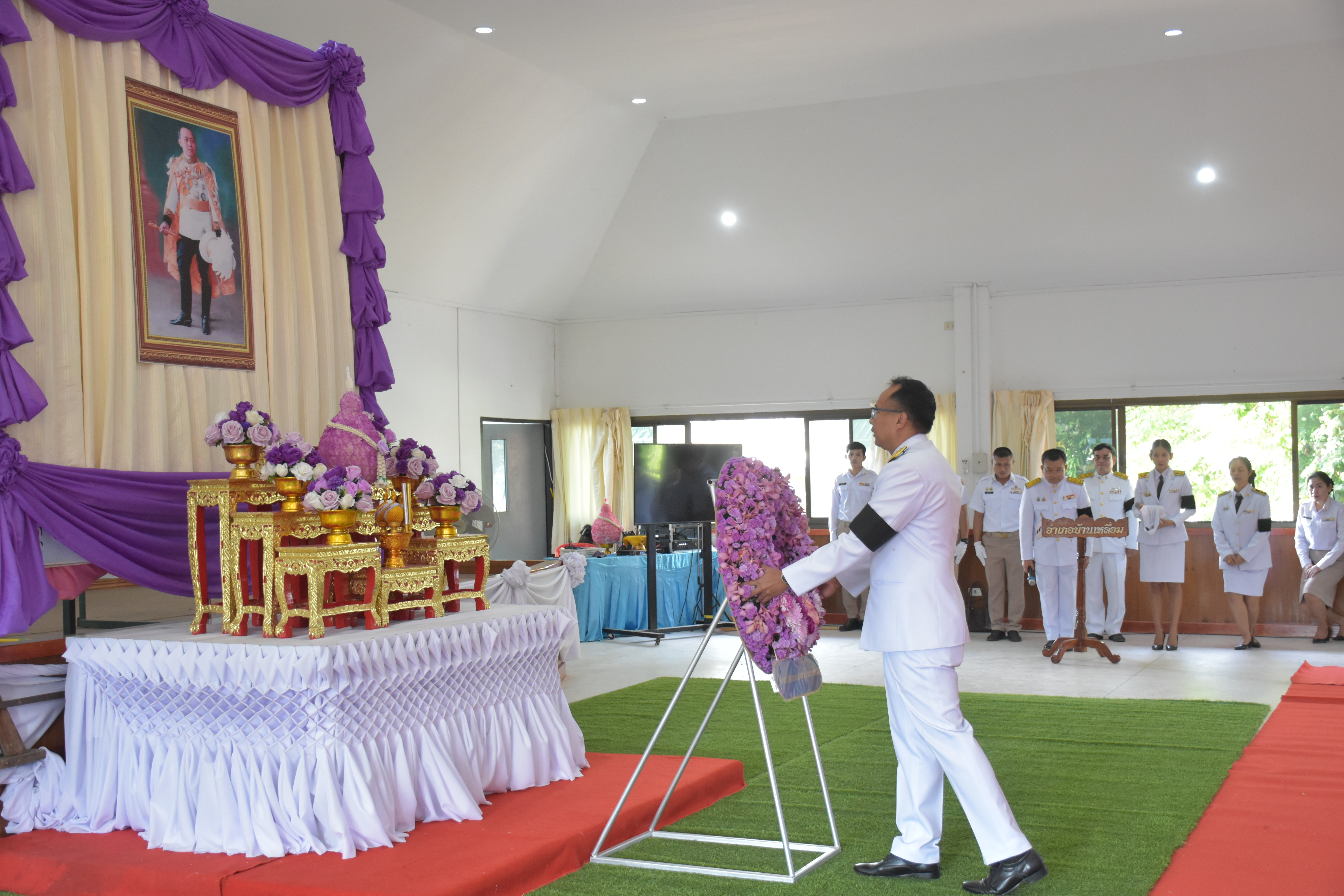 พช.บ้านเหลื่อม ร่วมพิธีเจริญพระพุทธมนต์และทำบุญตักบาตร ถวายพระราชกุศลแด่รัชกาลที่ 6 เนื่องในโอกาสวันคล้ายวันสวรรคตครบ 100 ปี และเฉลิมพระเกียรติสมเด็จพระเจ้าบรมวงศ์เธอ เจ้าฟ้าเพชรรัตนราชสุดาฯ เนื่องในโอกาสวันประสูติครบ 100 ปี