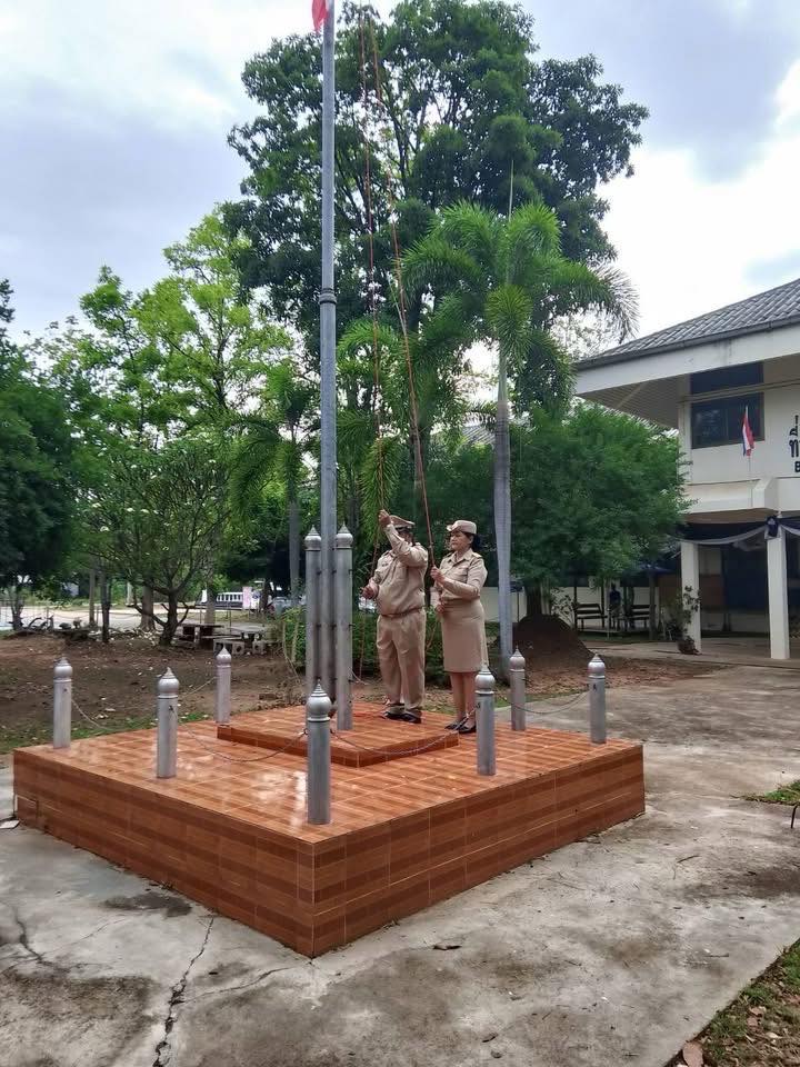 พช.บ้านเหลื่อมร่วมกิจกรรมเคารพธงชาติ หน้าเสาธง ณ ที่ว่าการอำเภอบ้านเหลื่อม
