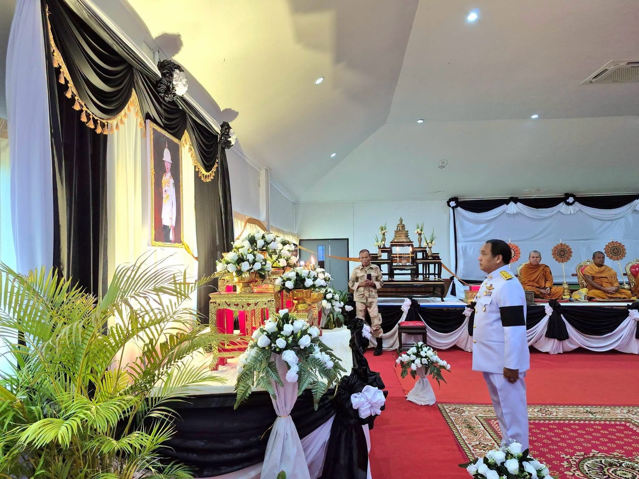 พช.บ้านเหลื่อม ร่วมพิธีบำเพ็ญกุศล และทำบุญตักบาตร สัตตมวาร (15 วัน) เพื่ออุทิศถวายเป็นพระกุศลแด่สมเด็จพระเจ้าลูกเธอ เจ้าฟ้าพัชรกิติยาภา นเรนทิราเทพยวดี กรมหลวงราชสาริณีสิริพัชร มหาวัชรราชธิดา